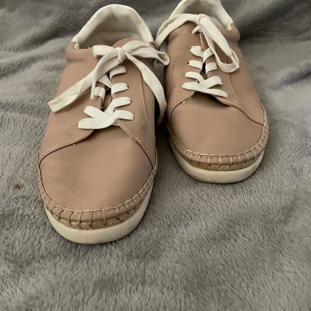Womens lace up sneakers . Rose color size 11